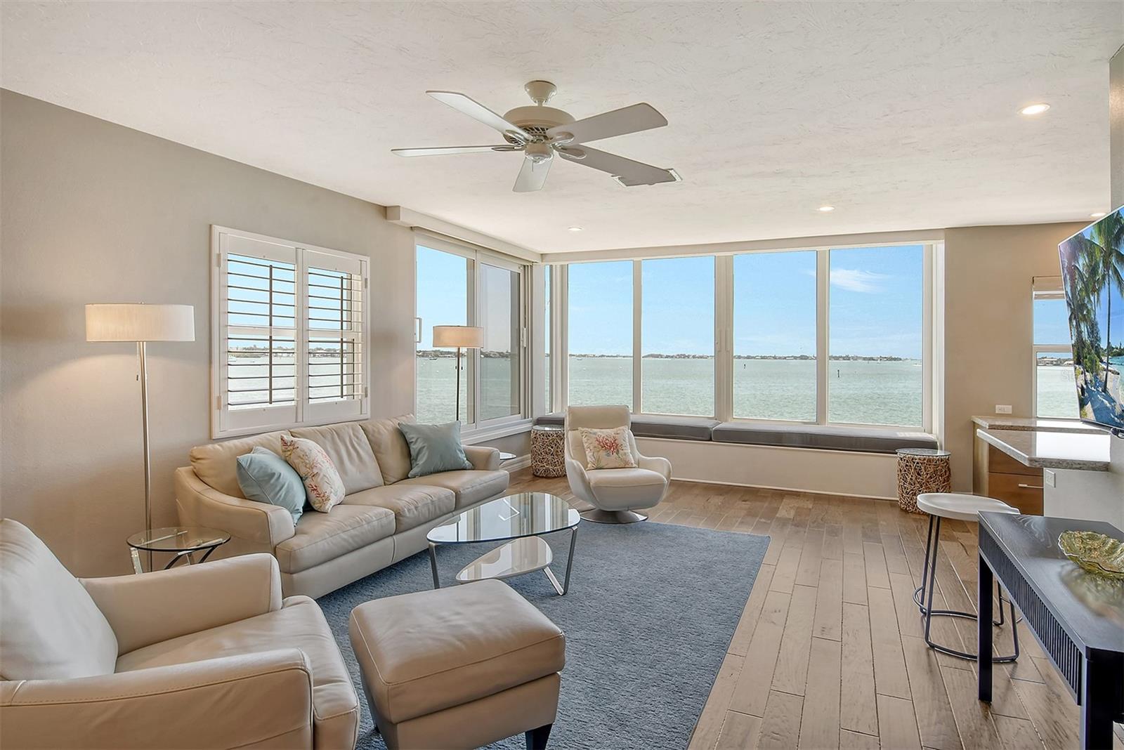 Image 10 of 39 For 400 Golden Gate Point 31