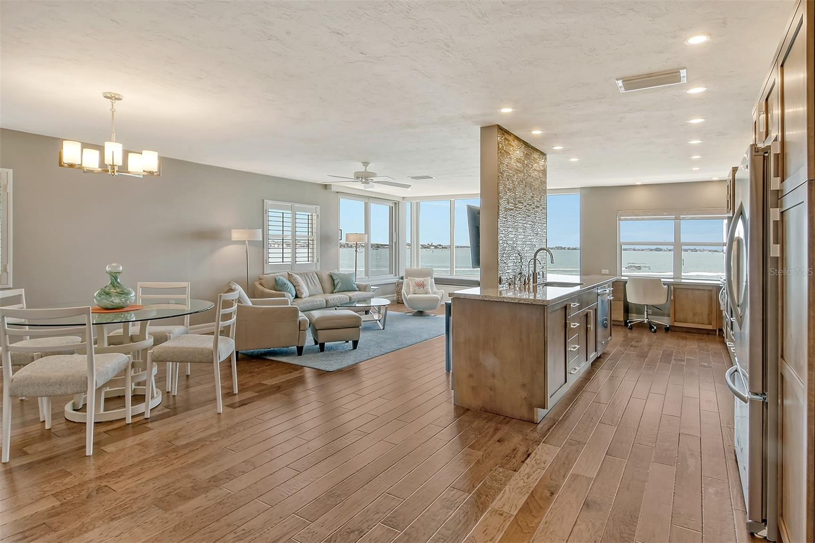 Image 15 of 39 For 400 Golden Gate Point 31