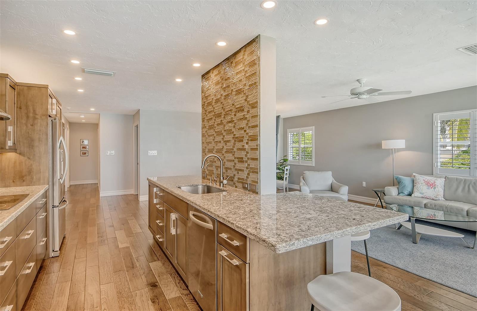 Image 16 of 39 For 400 Golden Gate Point 31