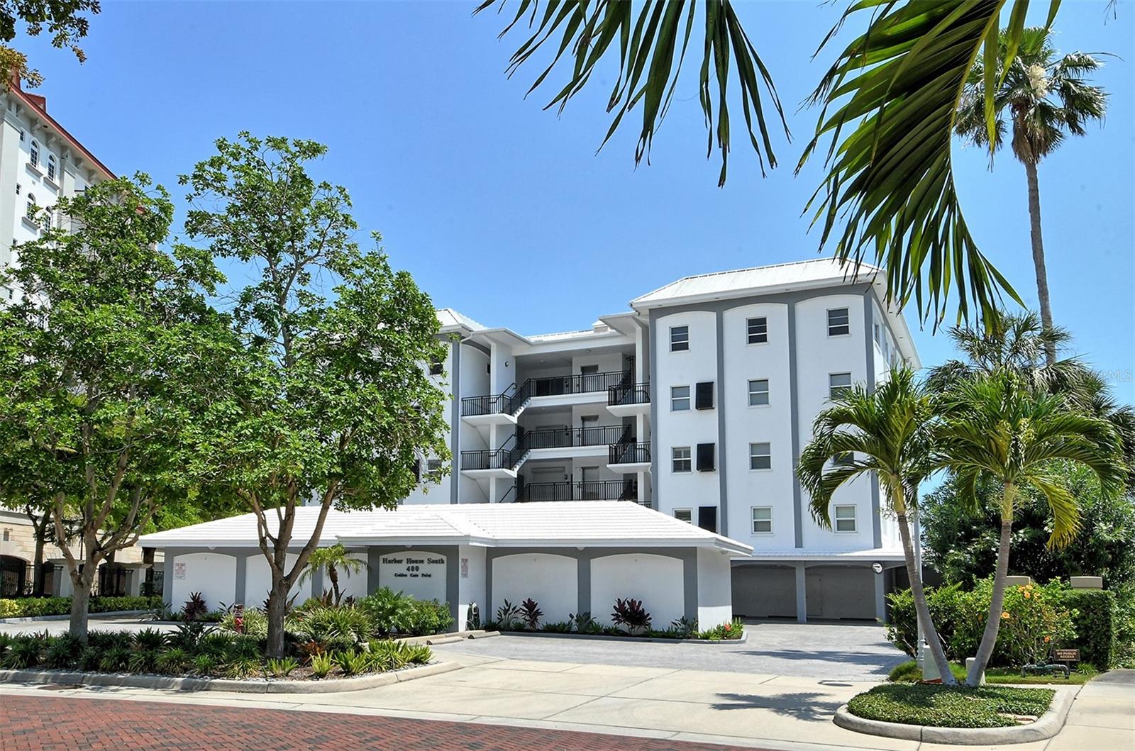 Image 2 of 39 For 400 Golden Gate Point 31