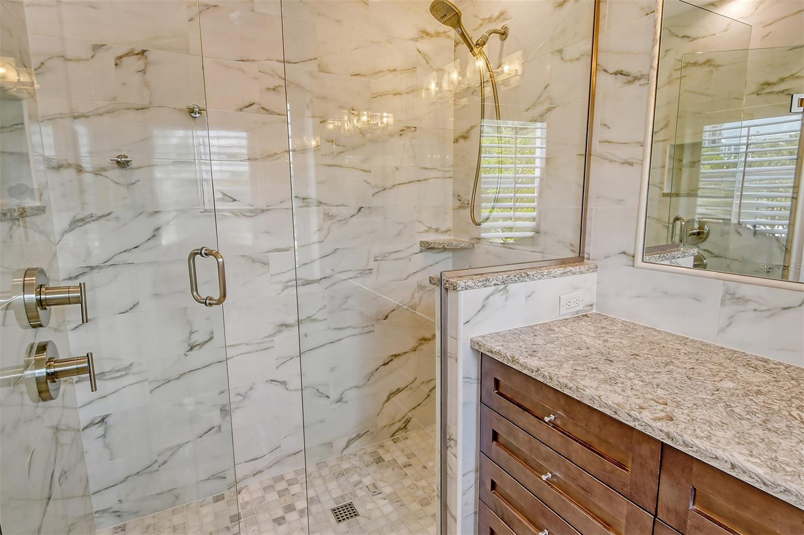 Image 22 of 39 For 400 Golden Gate Point 31