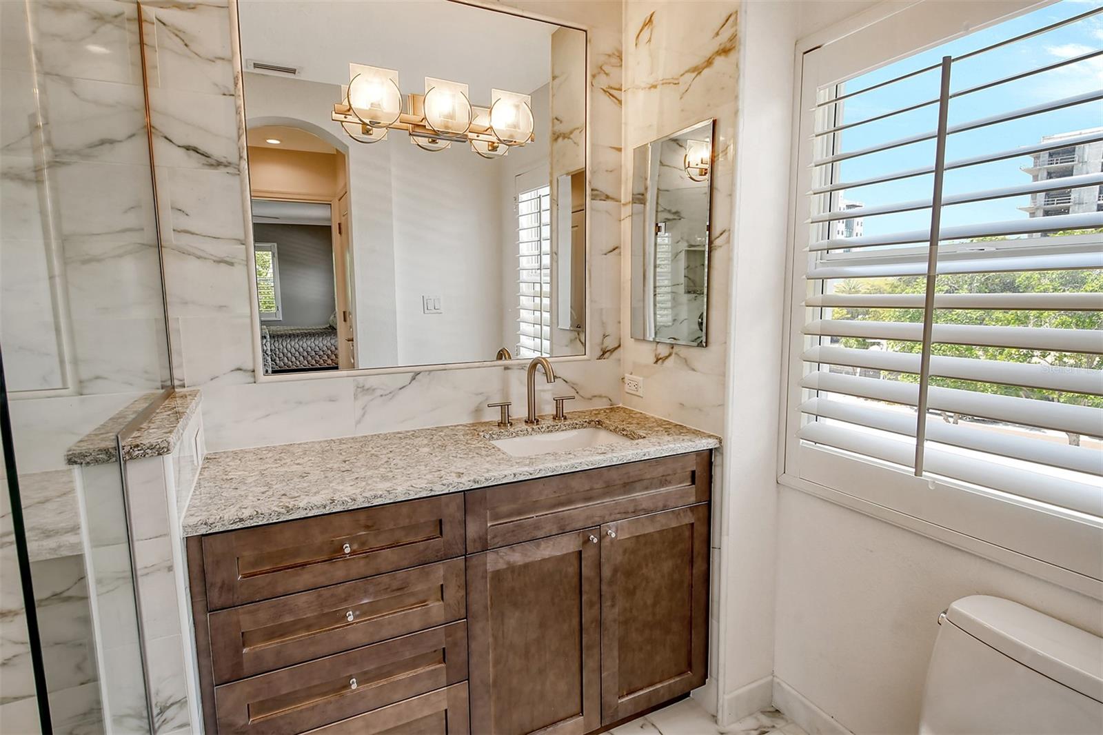 Image 23 of 39 For 400 Golden Gate Point 31