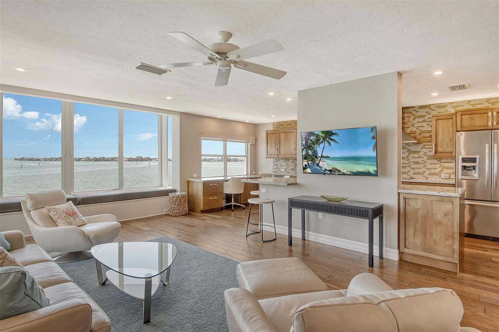 Image 4 of 39 For 400 Golden Gate Point 31