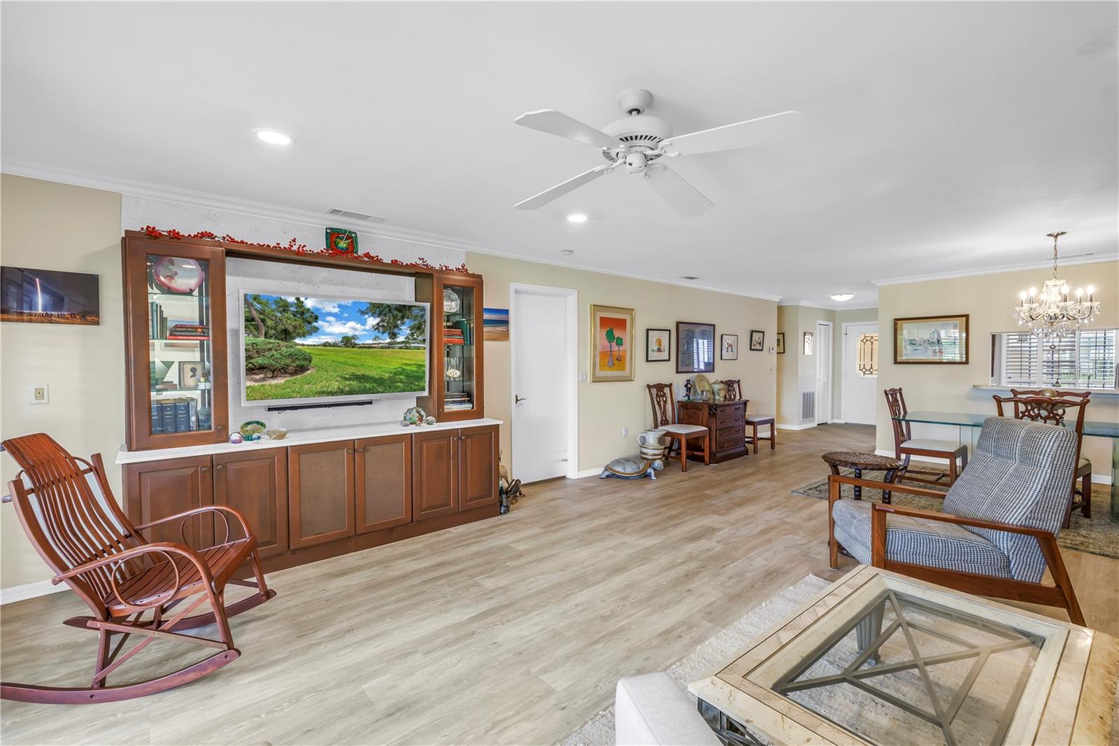 Image 19 of 43 For 5406 Chanteclaire  91