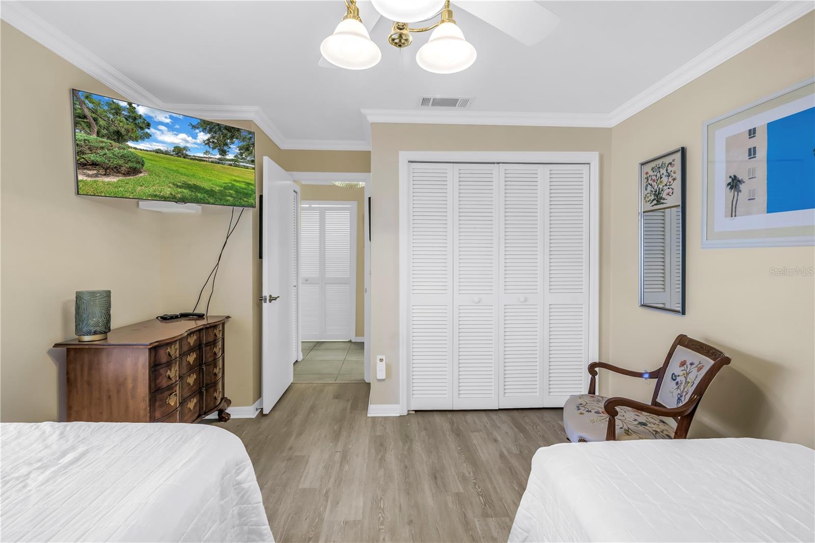 Image 30 of 43 For 5406 Chanteclaire  91