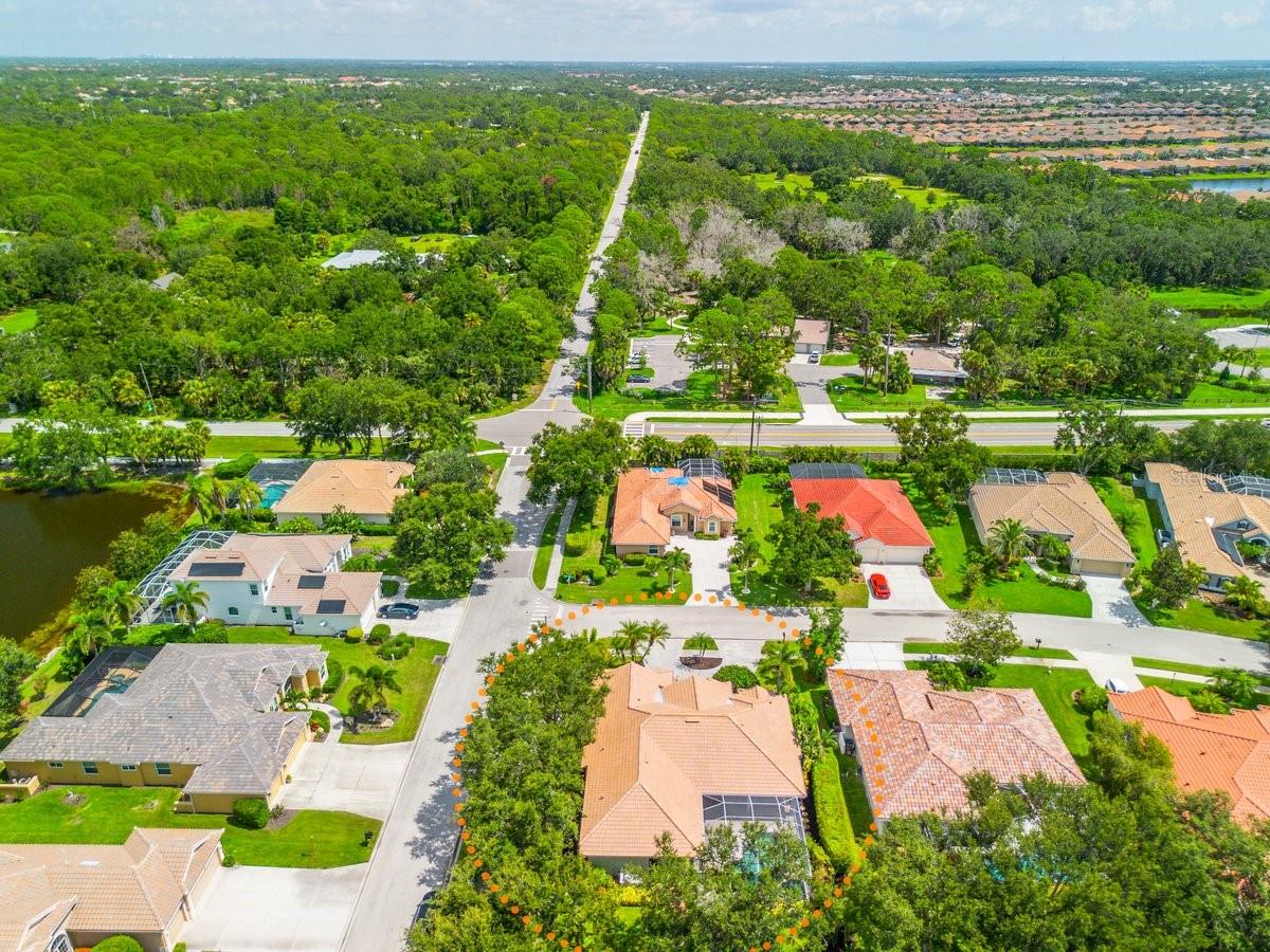 Image 10 of 69 For 471 Park Trace Boulevard