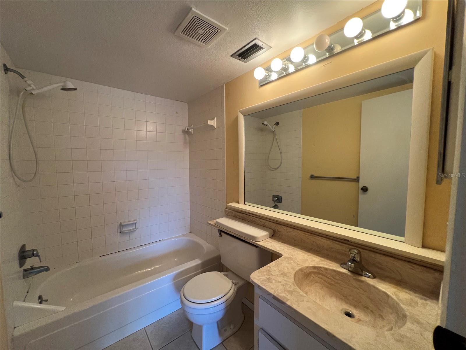 Image 13 of 19 For 3231 Beneva Road 202