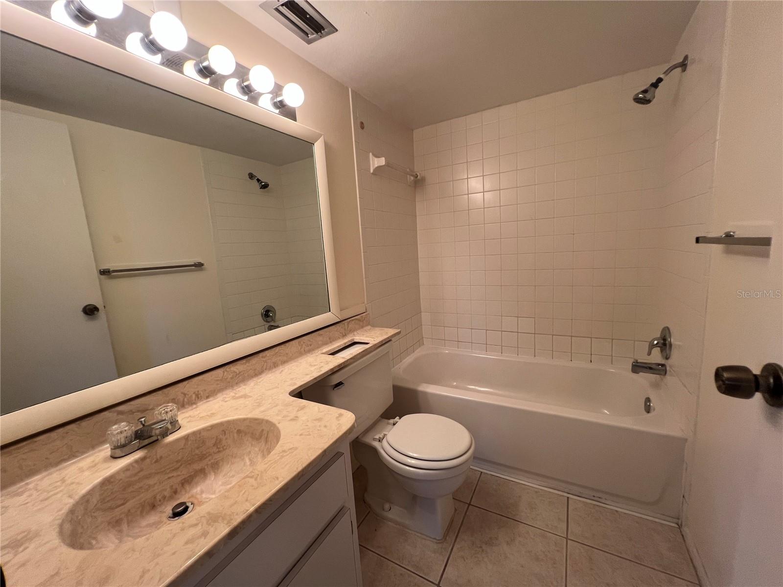 Image 4 of 19 For 3231 Beneva Road 202