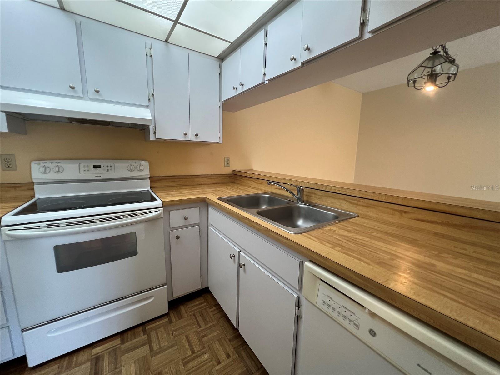 Image 7 of 19 For 3231 Beneva Road 202
