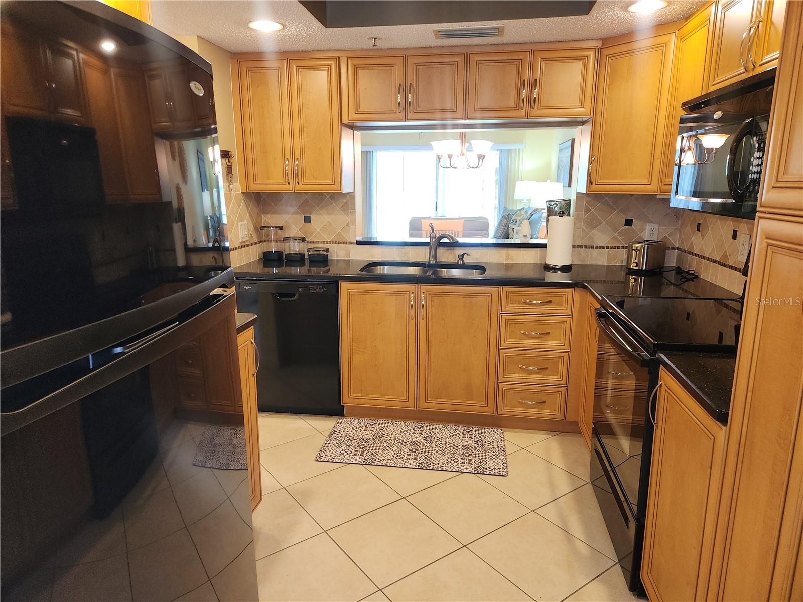 Image 14 of 49 For 6505 Stone River Road 101
