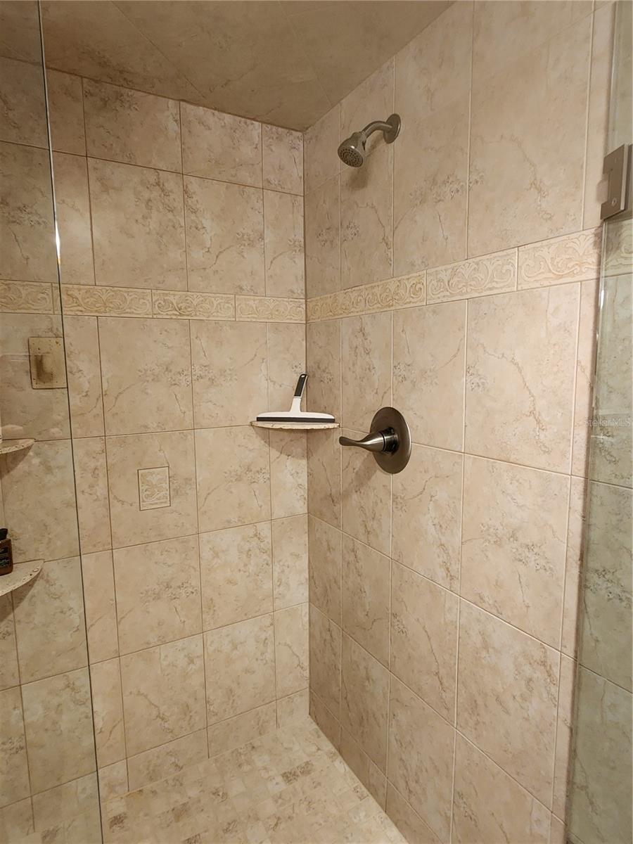 Image 21 of 49 For 6505 Stone River Road 101