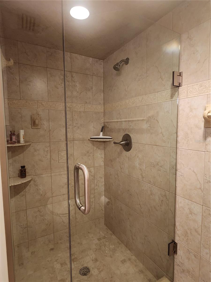 Image 22 of 49 For 6505 Stone River Road 101