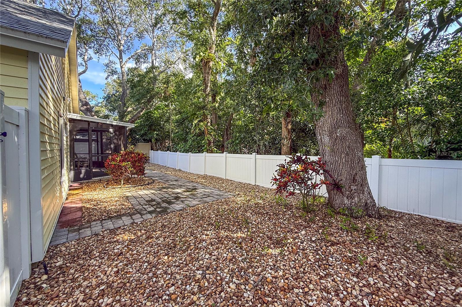 Image 27 of 39 For 6818 Arbor Oaks Circle