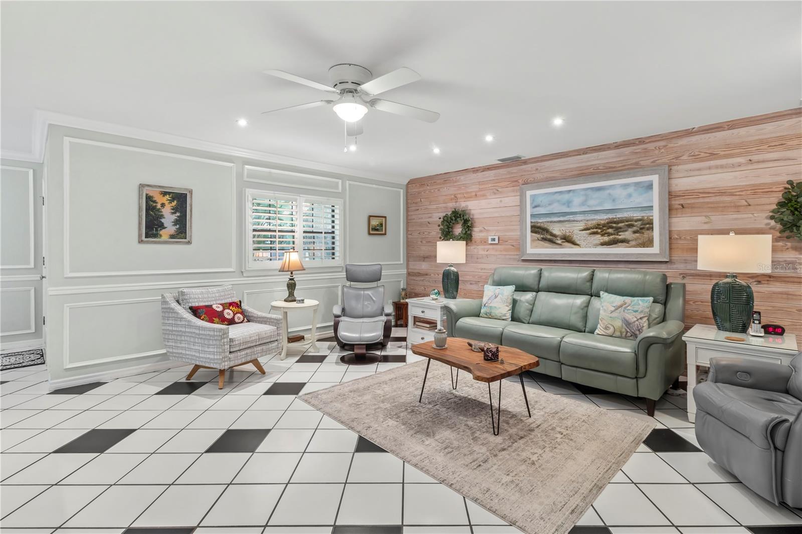 Image 5 of 39 For 6818 Arbor Oaks Circle
