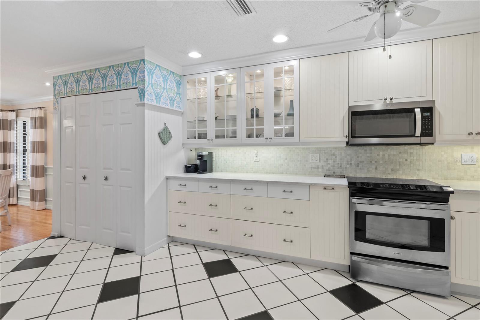 Image 6 of 39 For 6818 Arbor Oaks Circle