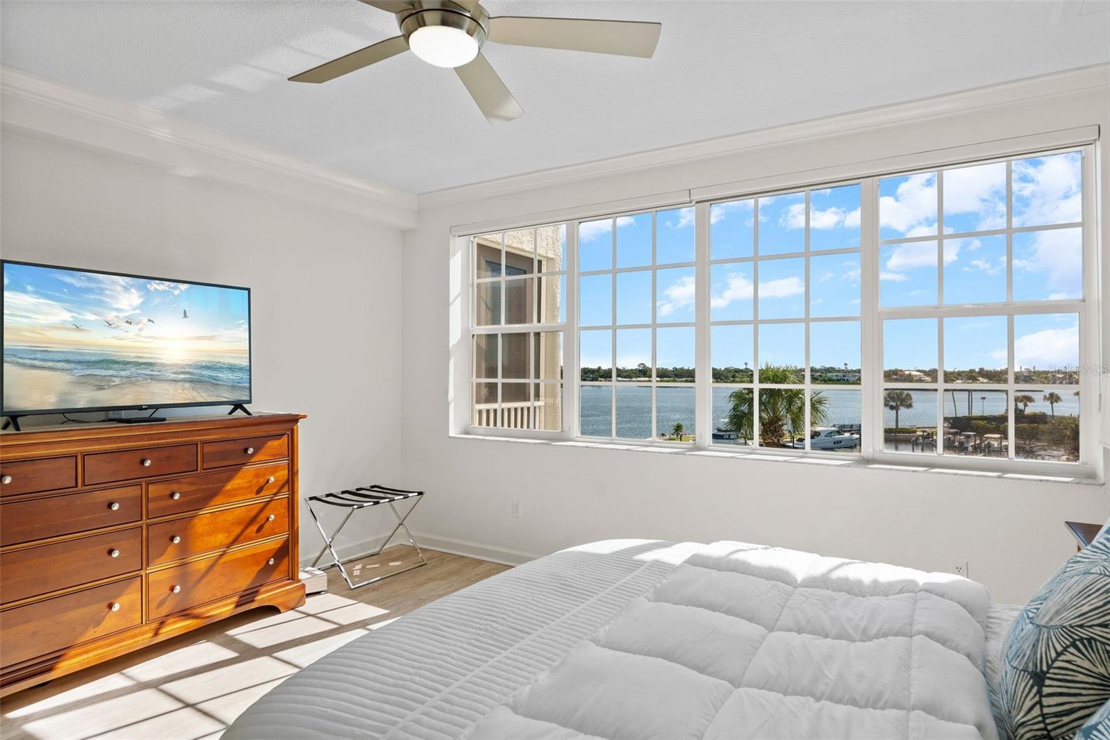 Image 17 of 46 For 1240 Dolphin Bay Way 401