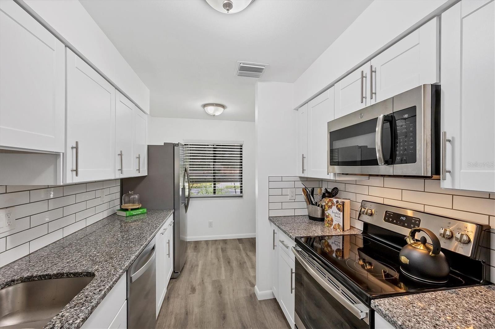 Image 10 of 93 For 4658 Longwater Chase  104