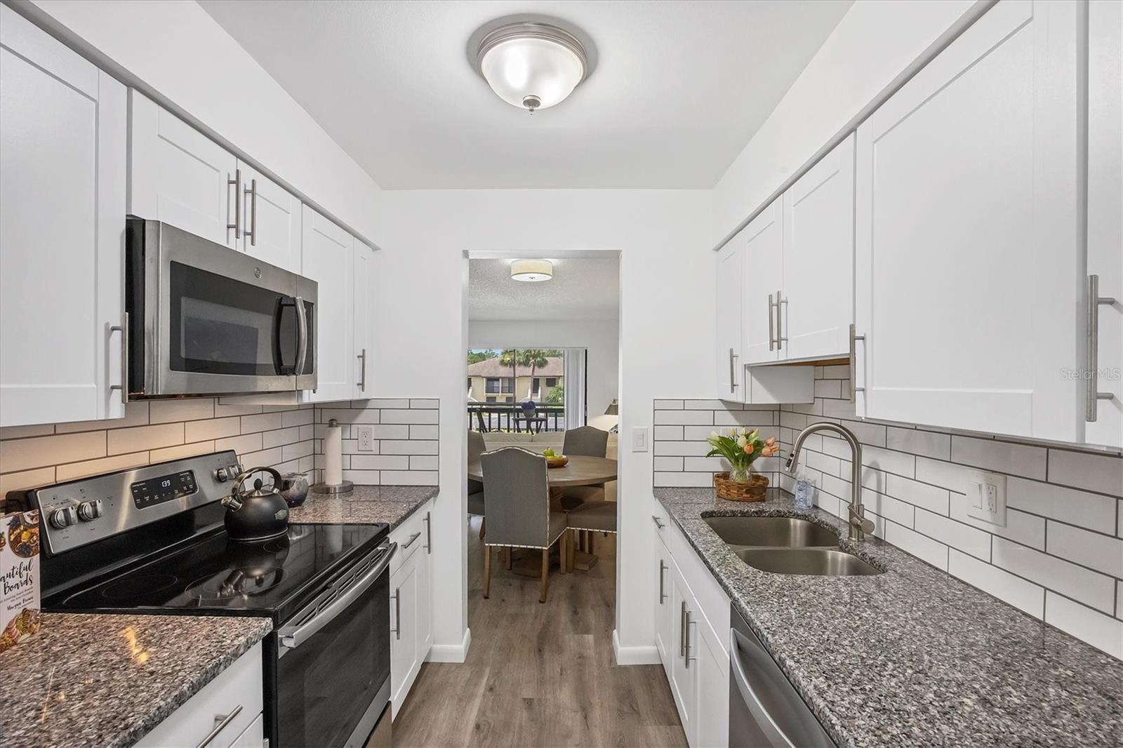 Image 12 of 93 For 4658 Longwater Chase  104