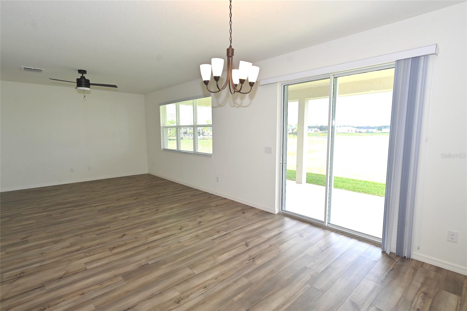 Image 4 of 31 For 9537 Sandy Bluffs Circle