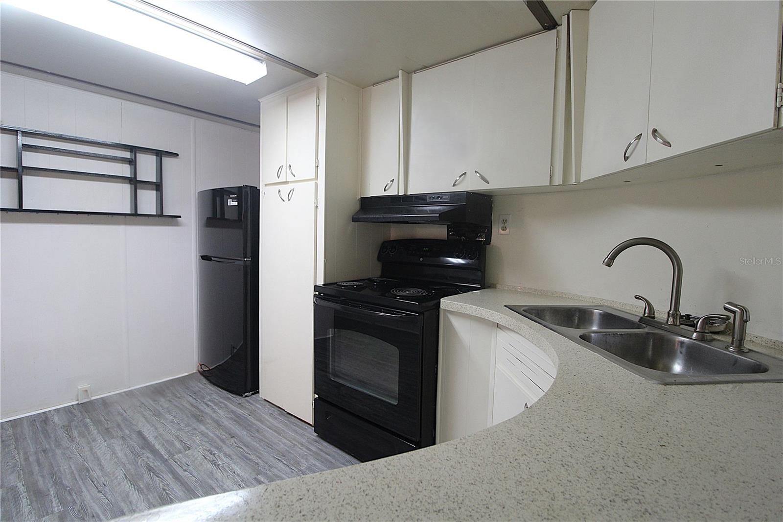 Image 3 of 15 For 512 50th Avenue Drive W