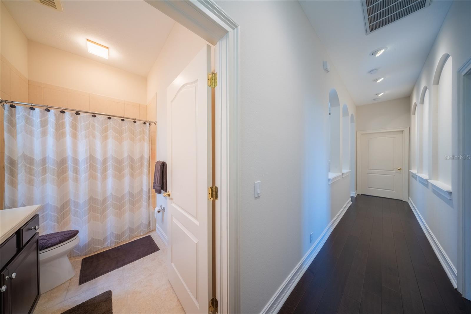 Image 49 of 62 For 303 9th Avenue E