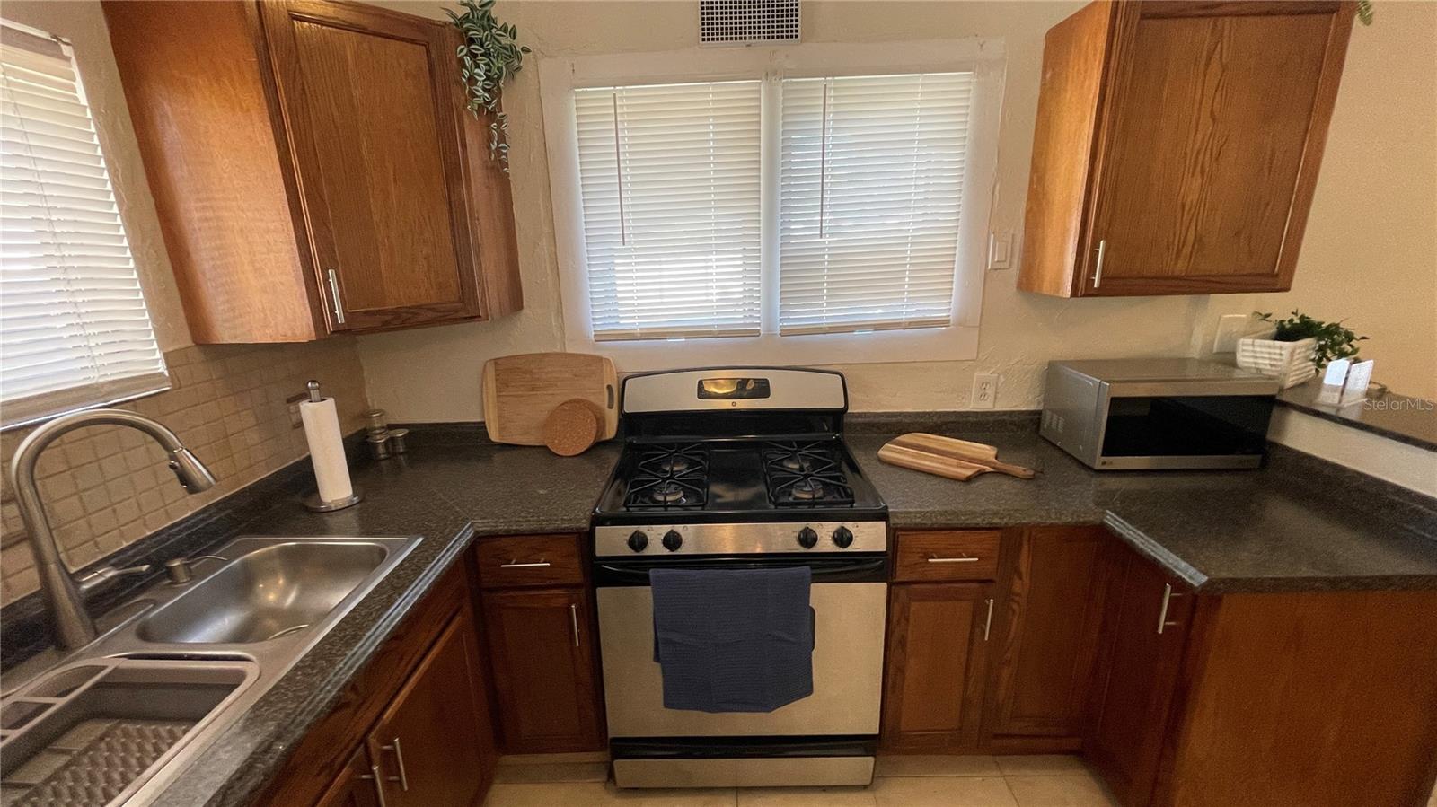 Image 6 of 22 For 3503 7th Avenue W A