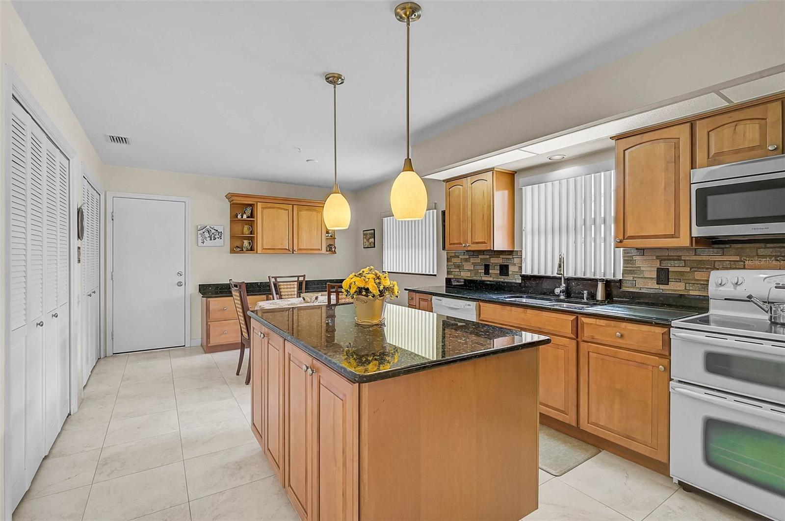 Image 18 of 48 For 4020 Murfield Drive E
