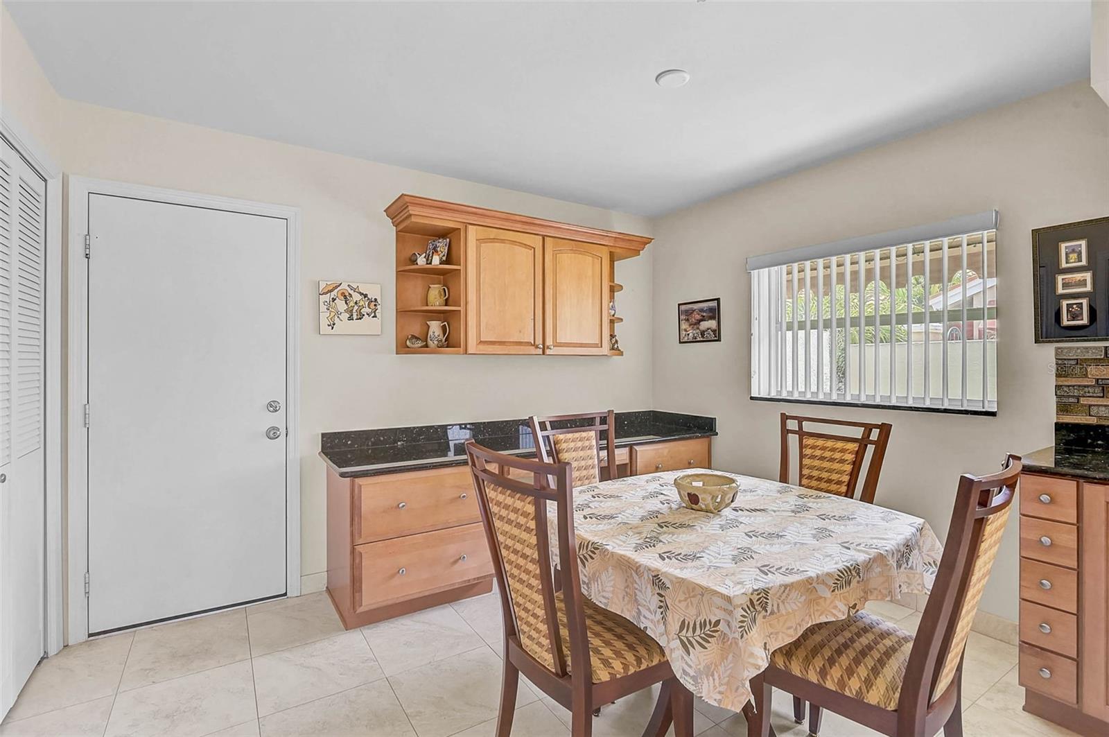 Image 22 of 48 For 4020 Murfield Drive E