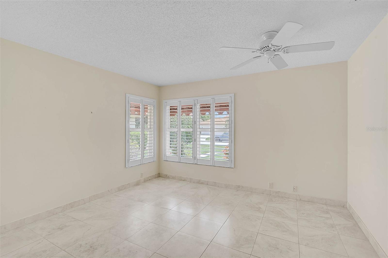 Image 8 of 48 For 4020 Murfield Drive E