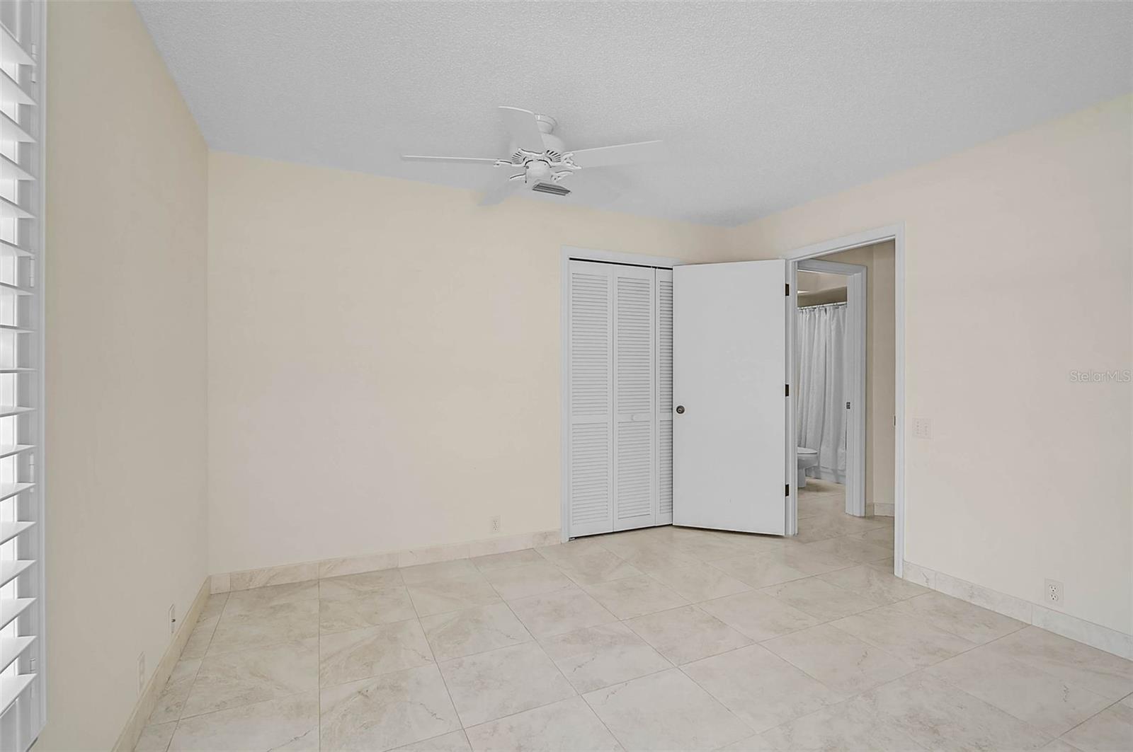 Image 9 of 48 For 4020 Murfield Drive E
