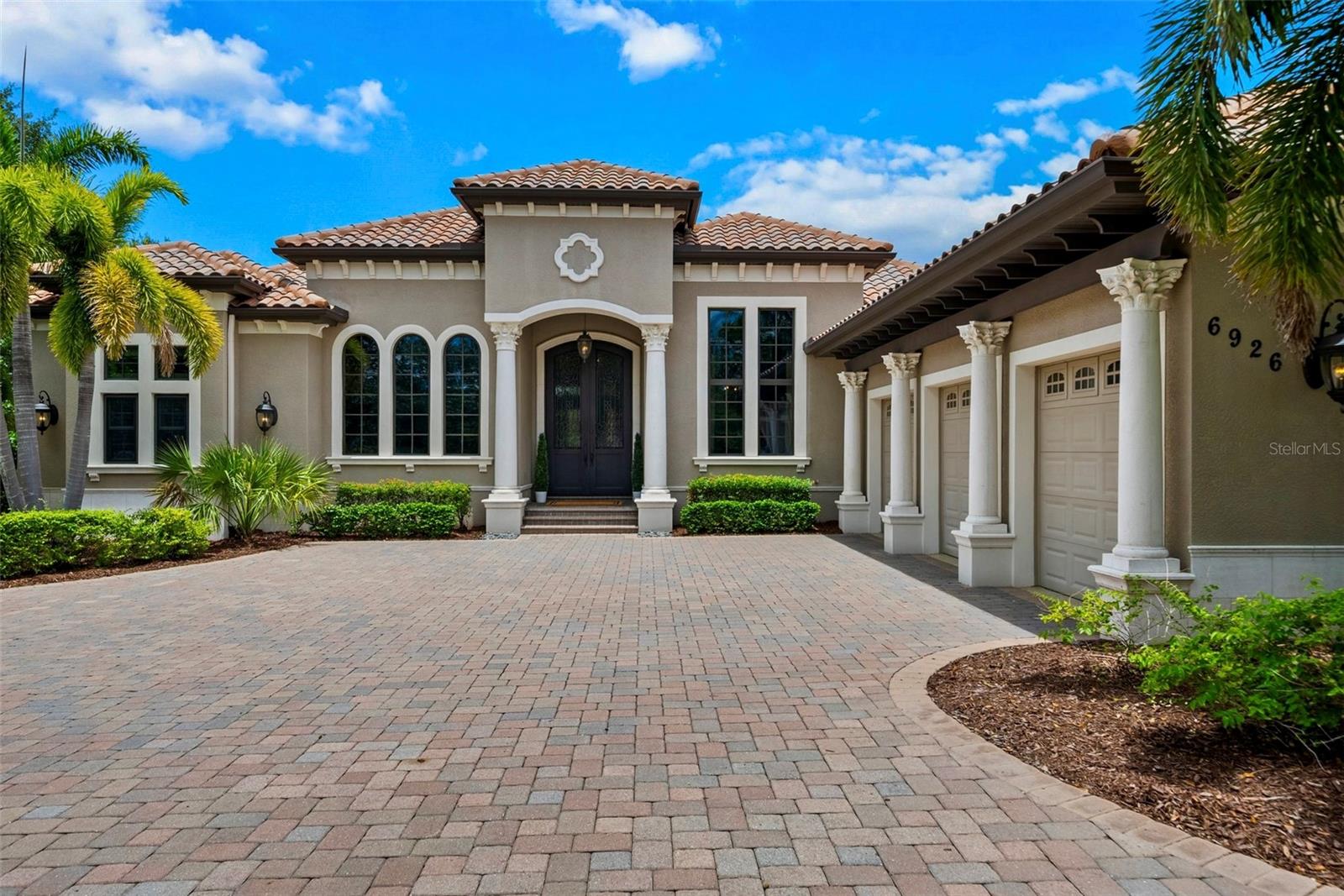 Image 4 of 94 For 6926 Lacantera Circle