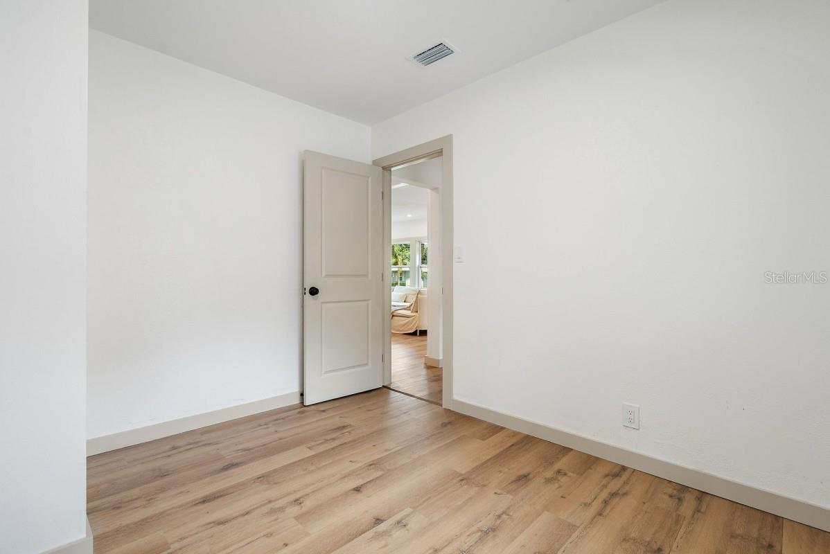 Image 15 of 24 For 1901 18th Avenue N