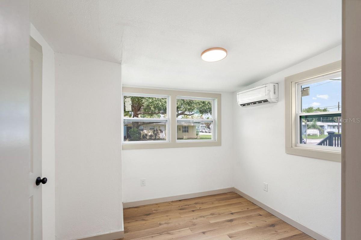 Image 17 of 24 For 1901 18th Avenue N