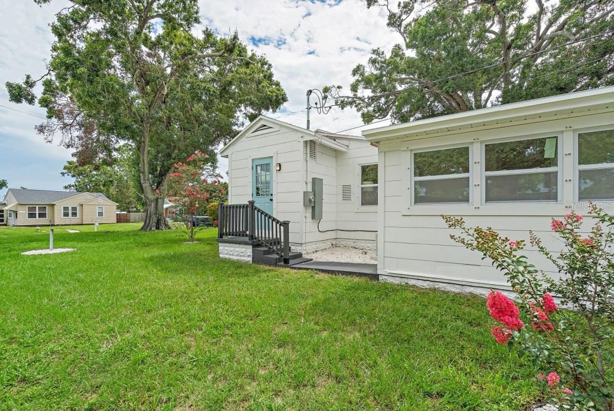 Image 21 of 24 For 1901 18th Avenue N