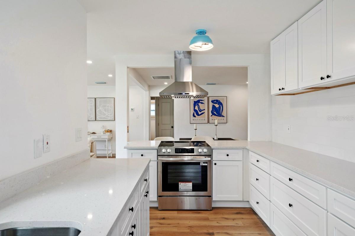 Image 3 of 24 For 1901 18th Avenue N