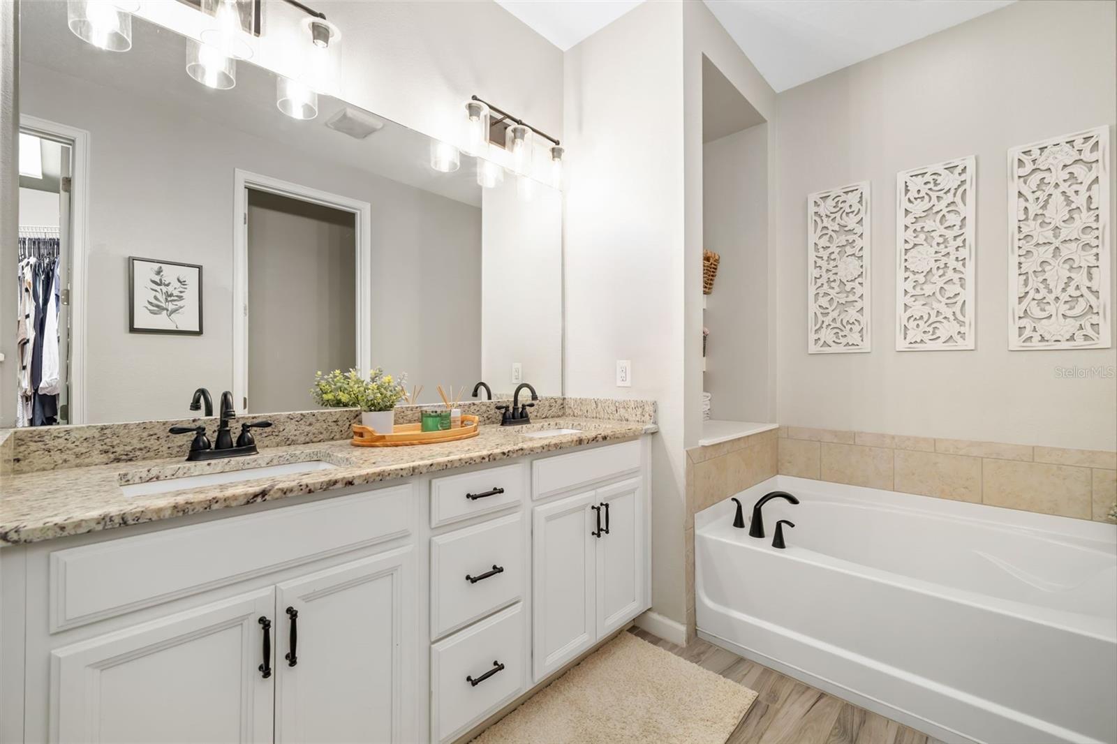Image 20 of 44 For 11736 Meadowgate Place