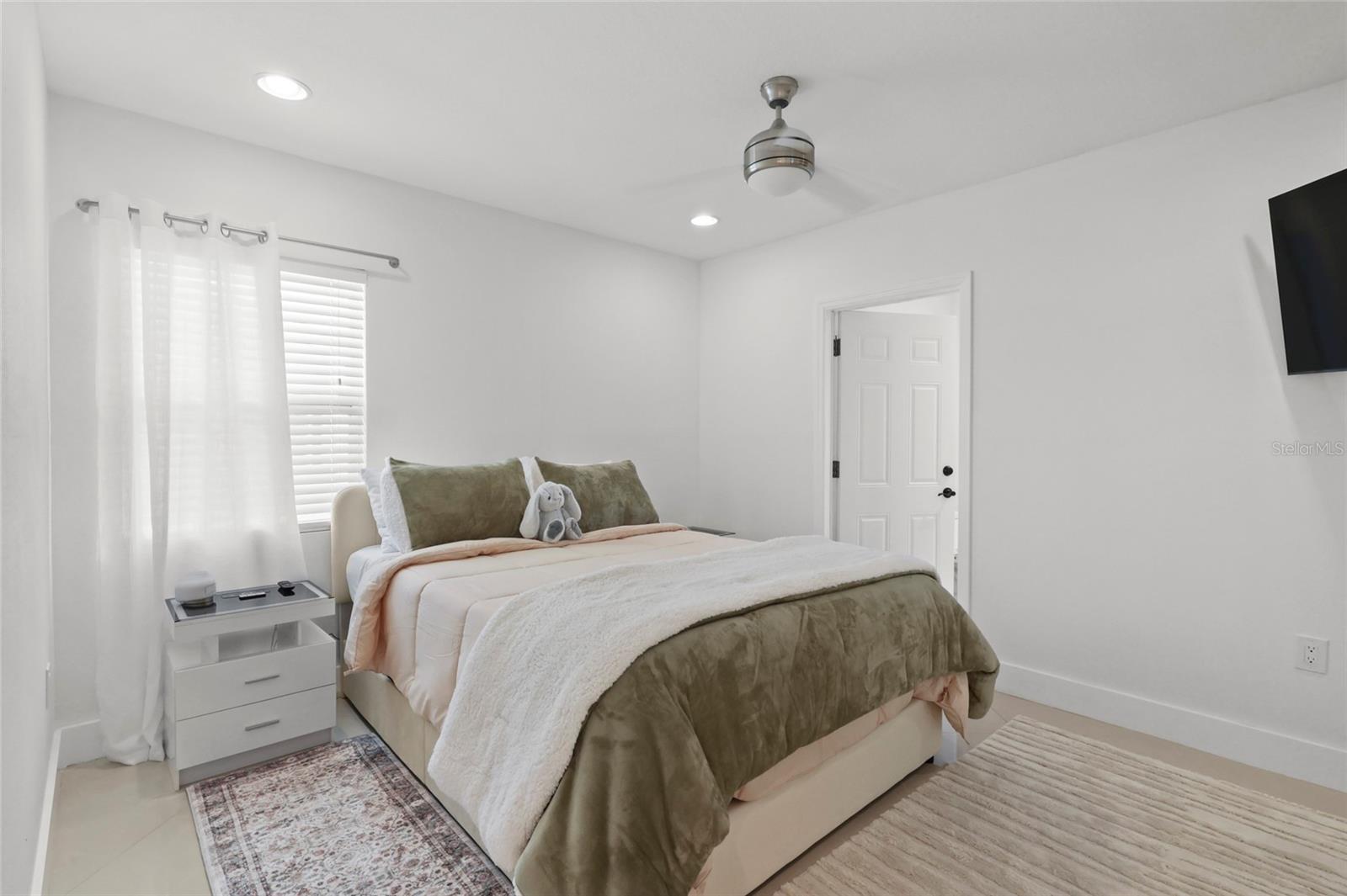 Image 21 of 38 For 6917 22nd Street W