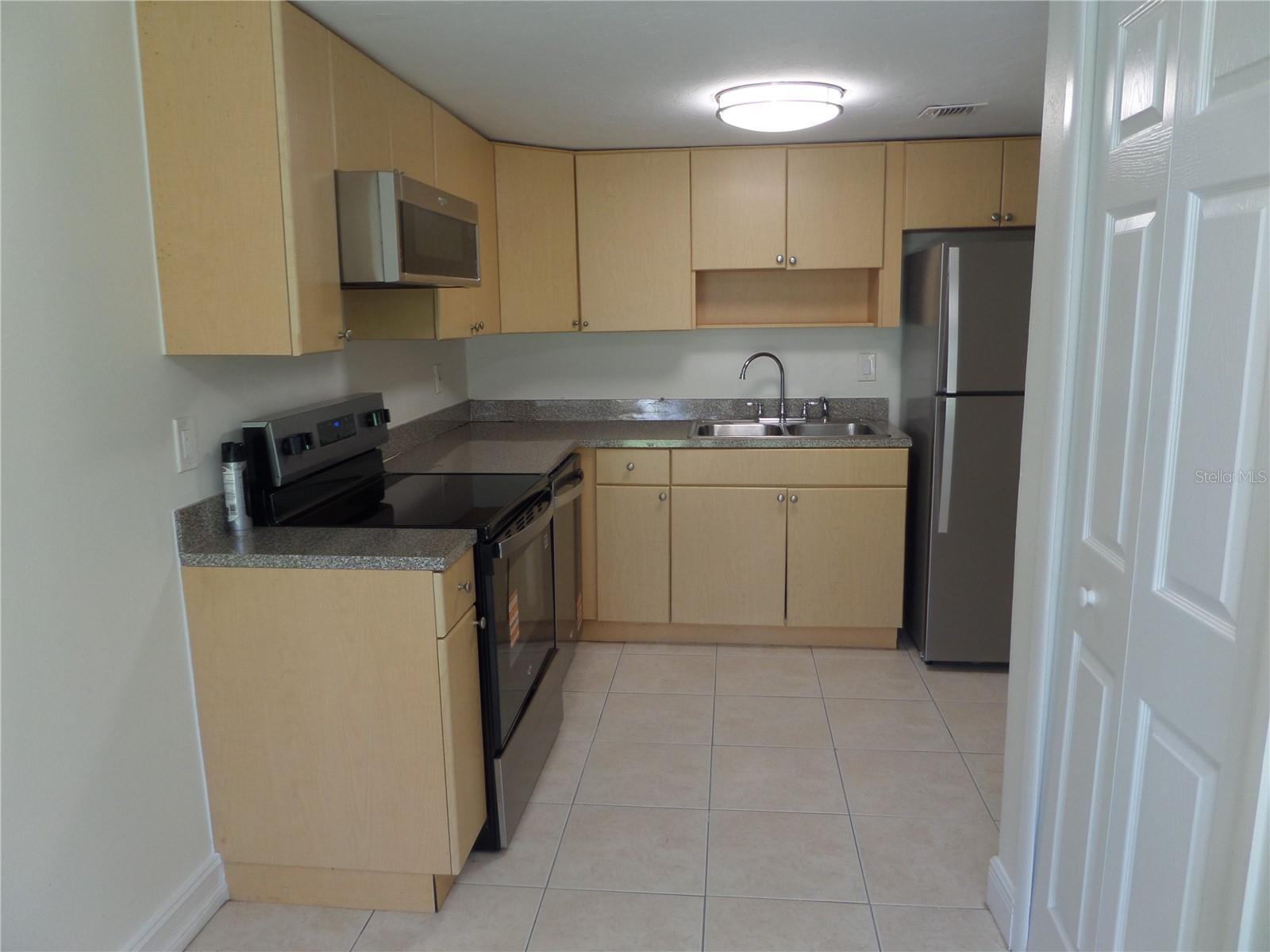 Image 11 of 27 For 3423 Clark Road 124