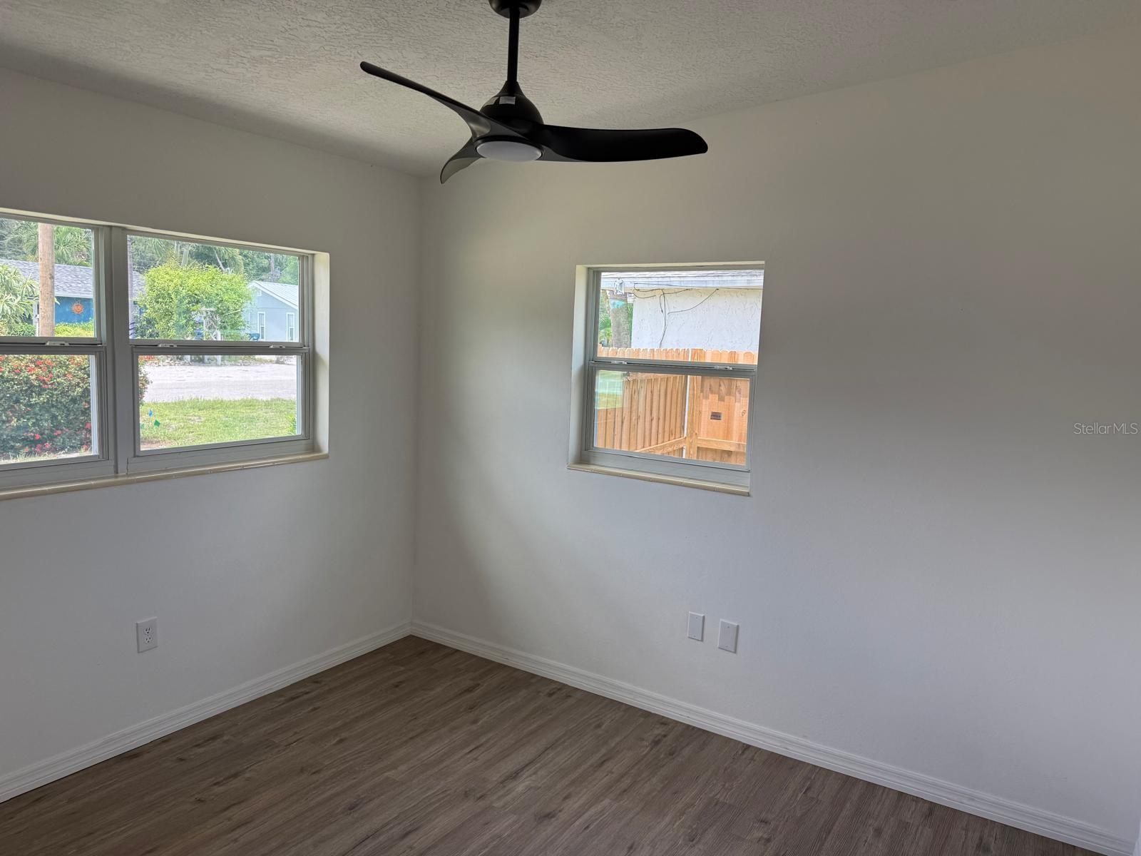 Image 17 of 23 For 3307 36th Avenue W