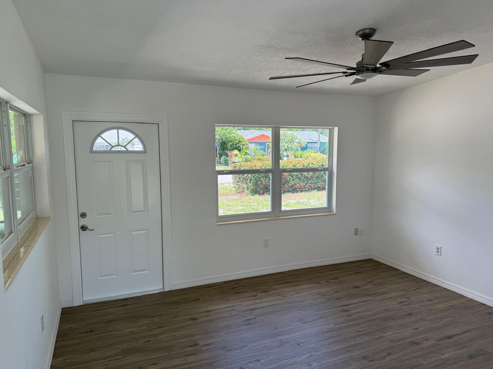 Image 5 of 23 For 3307 36th Avenue W
