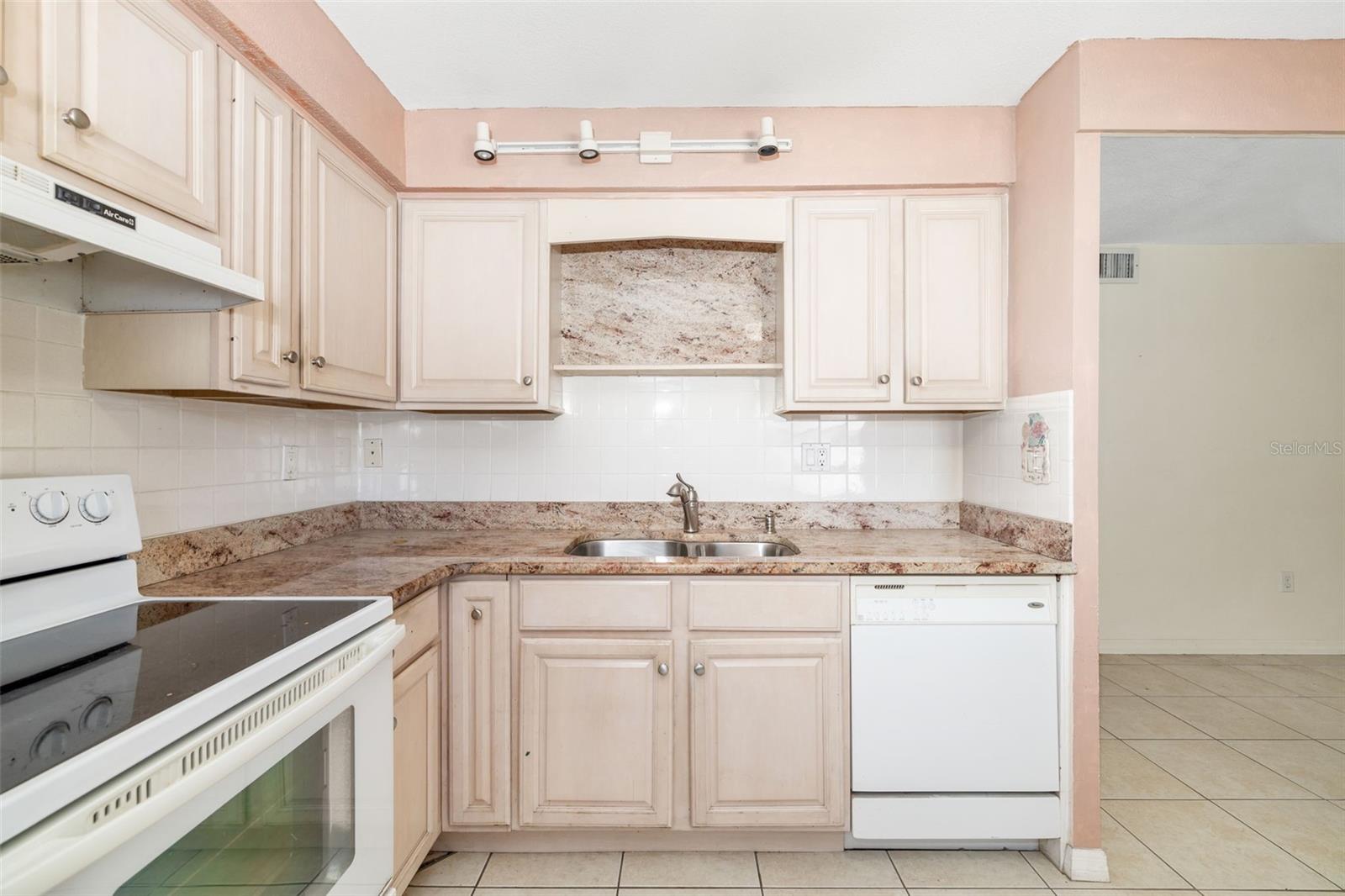 Image 11 of 32 For 510 Granada Avenue 108