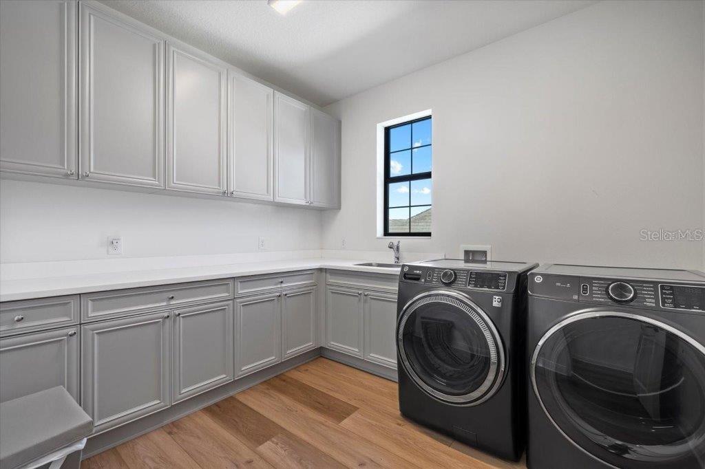 Image 42 of 51 For 6349 Isla Del Ray Avenue