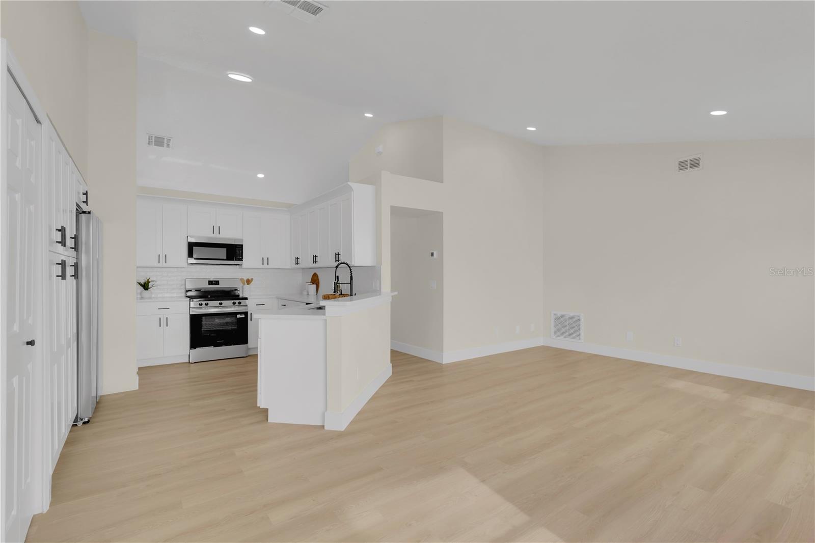 Image 11 of 25 For 1820 Putney Circle