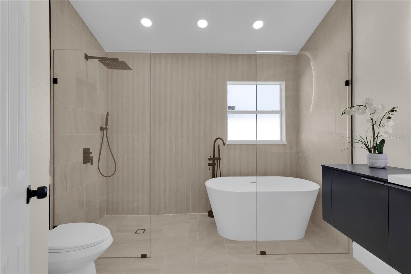 Image 21 of 25 For 1820 Putney Circle