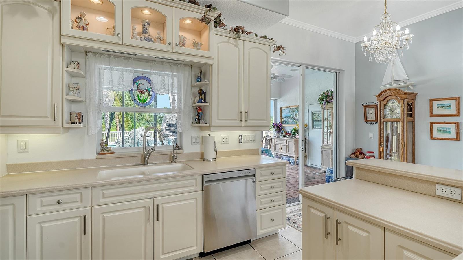 Image 14 of 54 For 10311 Saddle Horse Drive