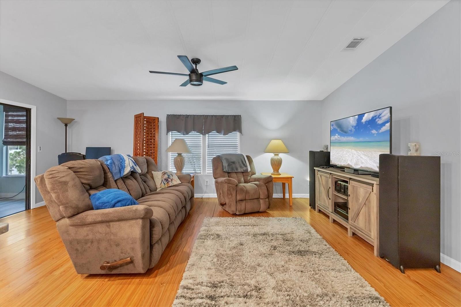 Image 11 of 39 For 6710 36th Avenue E 271