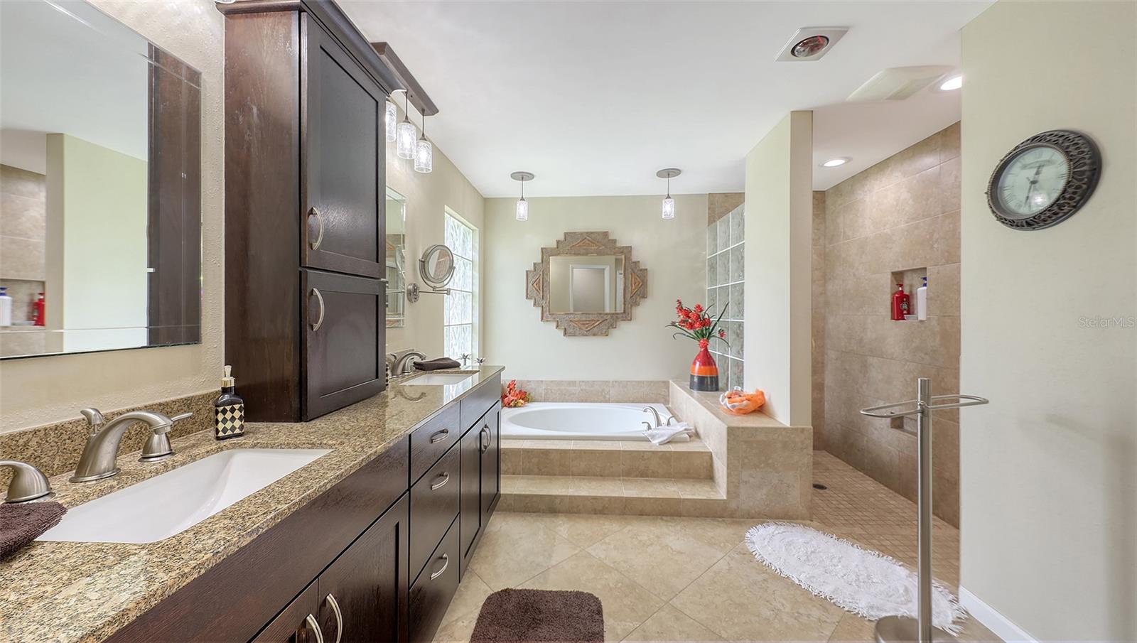 Image 28 of 57 For 3931 Torrey Pines Boulevard