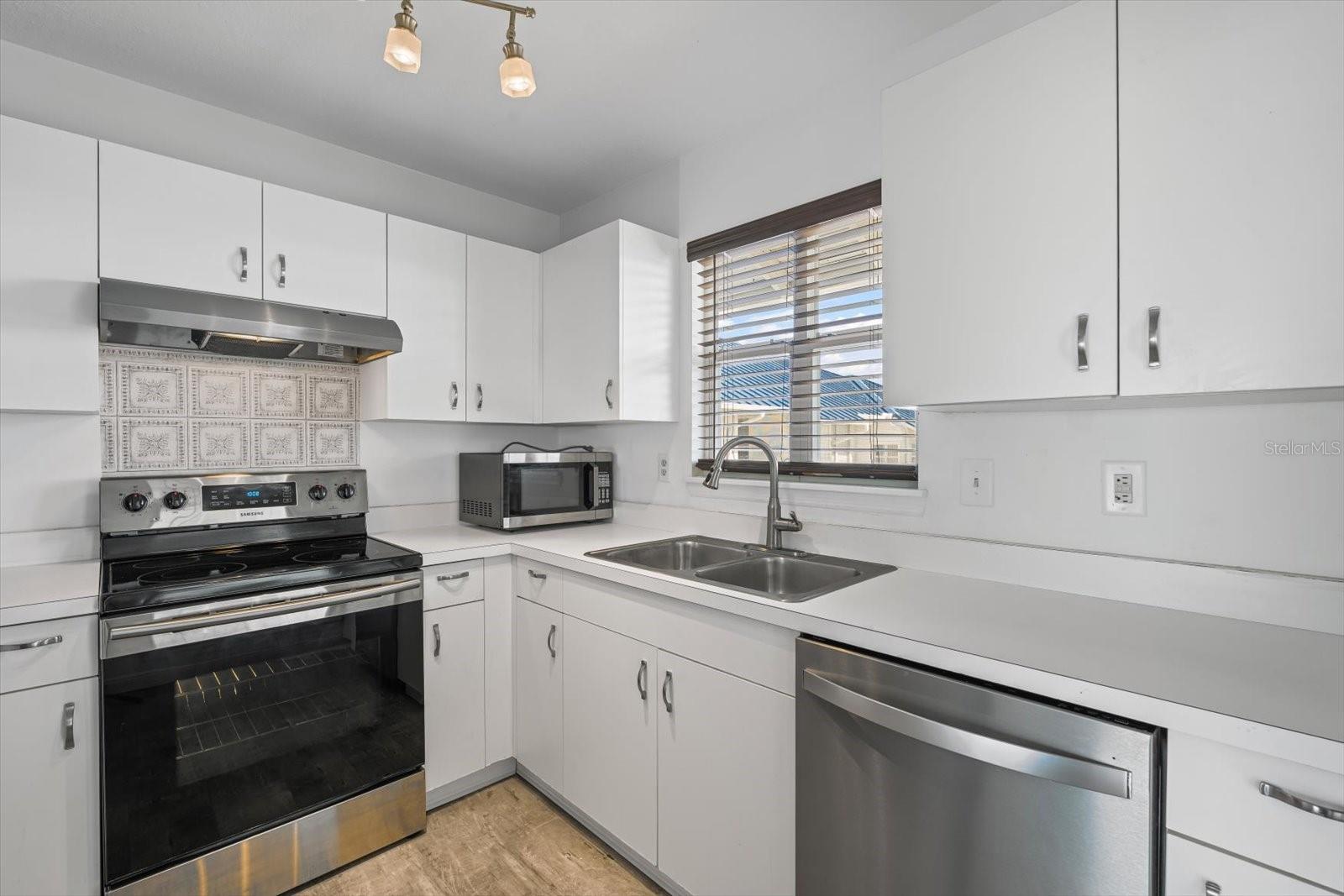 Image 8 of 65 For 970 Sandpiper Circle 970