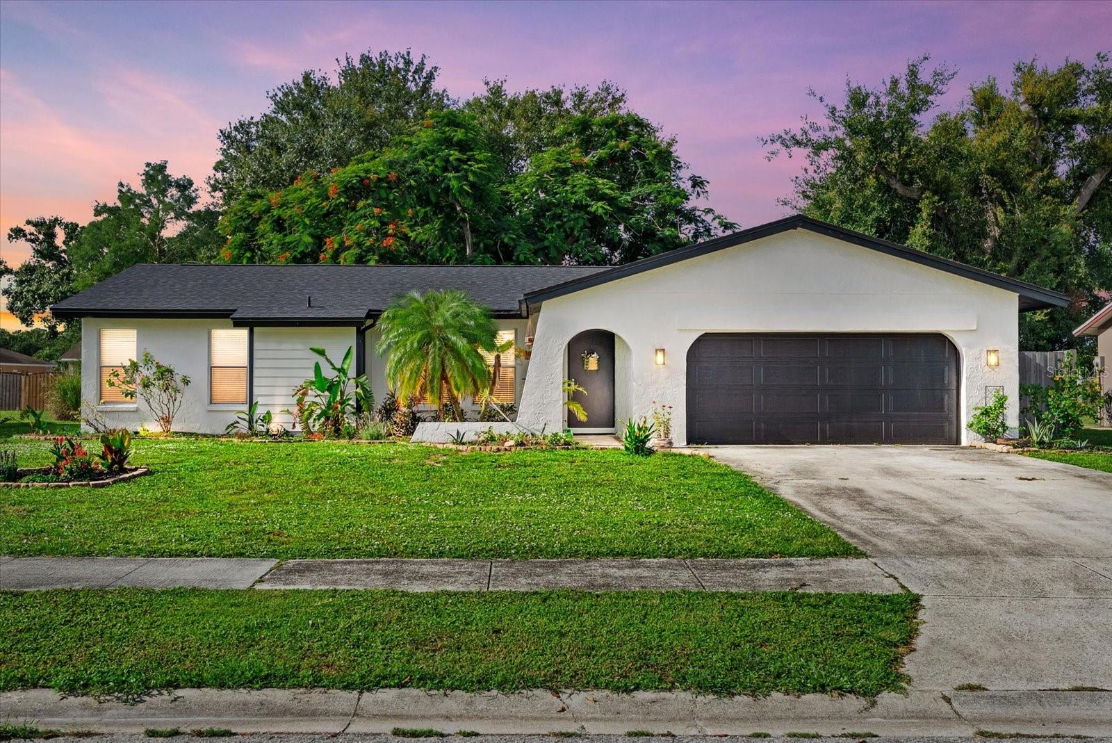 Image 2 of 35 For 816 Queen Palm Lane