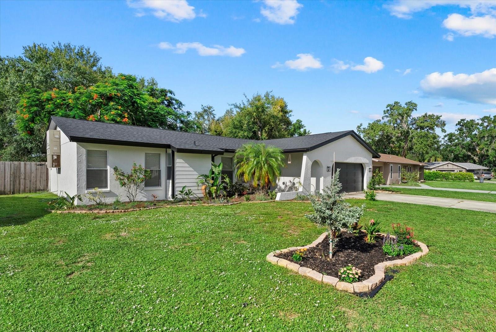 Image 26 of 35 For 816 Queen Palm Lane